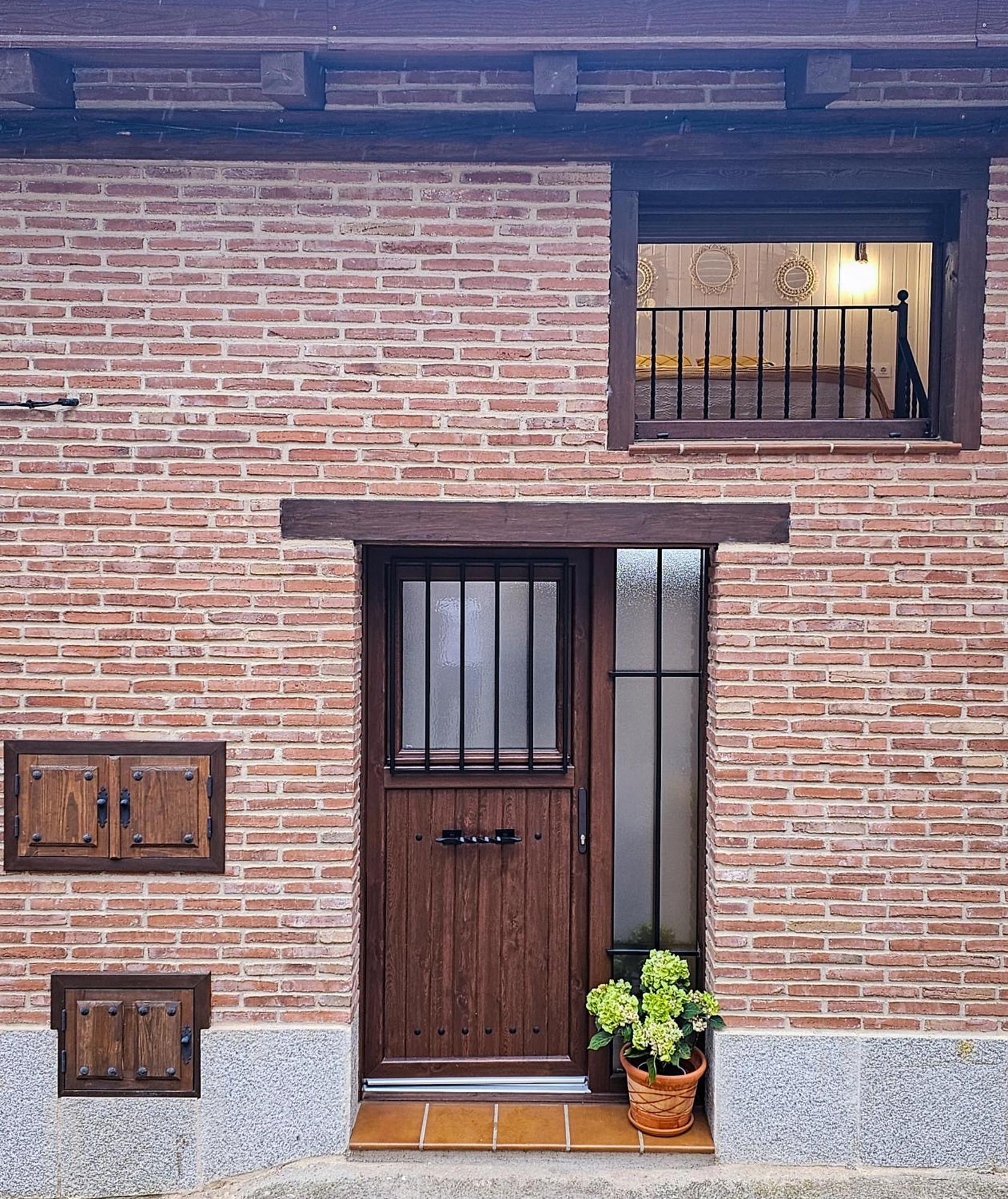 Triana Villarejo del Valle Exterior foto